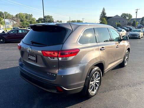 Used 2019 Toyota Highlander XLE image 3