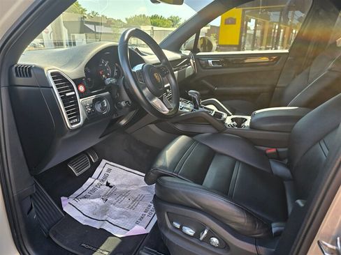 Used 2020 Porsche Cayenne S AWD/4WD image 12