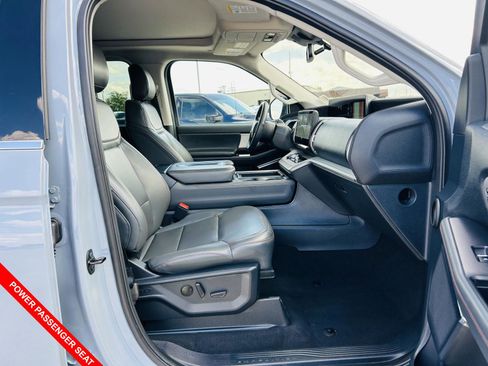 Used 2025 Ford Expedition Active AWD/4WD image 43