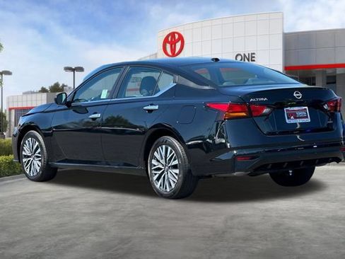 Used 2025 Nissan Altima 2.5 SV AWD/4WD image 6
