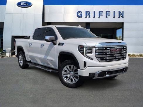 Used 2023 GMC Sierra 1500 Denali w/ Technology Package AWD/4WD image 2