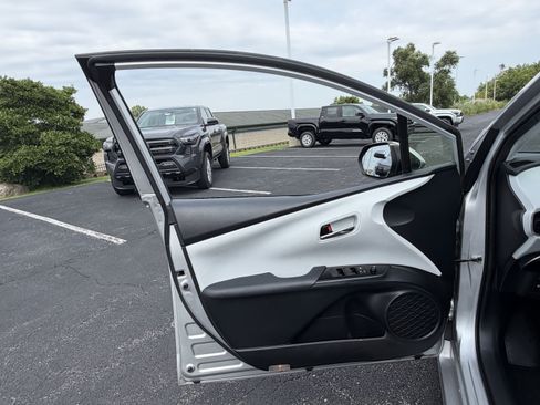 Used 2021 Toyota Prius Prime XLE FWD image 15