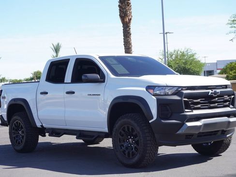 Used 2025 Chevrolet Colorado Trail Boss AWD/4WD image 4