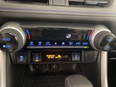 Used 2022 Toyota RAV4 SE image 21