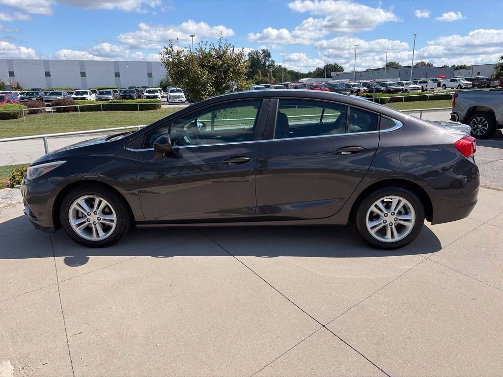 Used 2017 Chevrolet Cruze LT FWD image 5