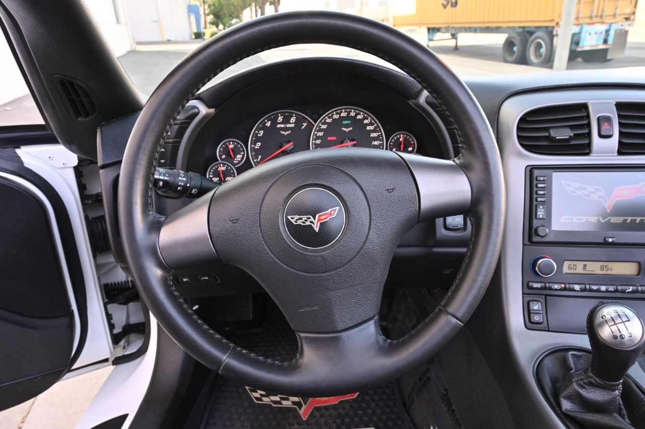 Used 2006 Chevrolet Corvette Convertible w/ Preferred Equipment Group RWD image 21