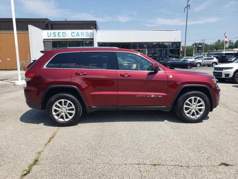Used 2021 Jeep Grand Cherokee Laredo AWD/4WD image 2