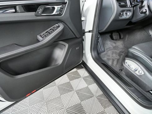 New 2026 Porsche Macan Turbo AWD/4WD image 8