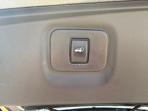 Used 2020 Nissan Pathfinder SL AWD/4WD image 10