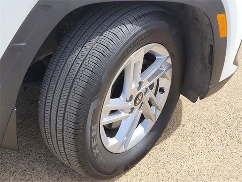 Certified 2025 Hyundai Tucson SE image 5