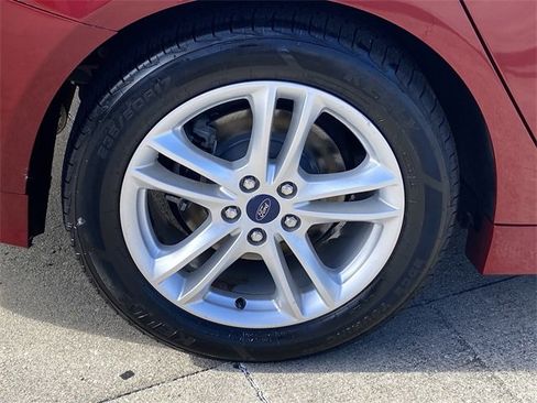 Used 2018 Ford Fusion SE w/ Fusion SE Technology Package image 27