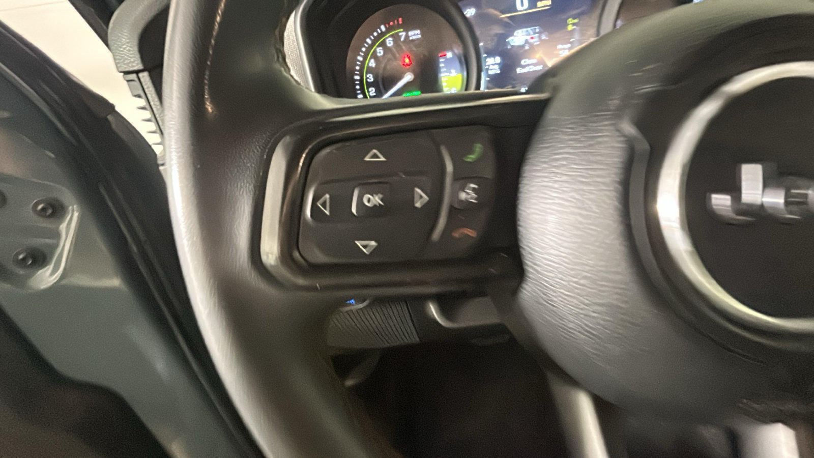 Used 2024 Jeep Wrangler Unlimited AWD/4WD image 16