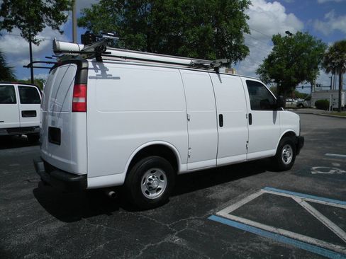 Used 2017 Chevrolet Express 2500 image 2