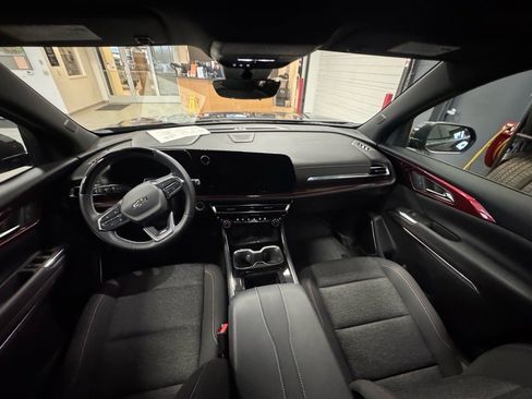 Certified 2024 Chevrolet Traverse Z71 w/ Enhanced Driving Package image 15