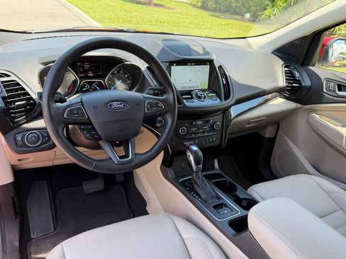 Used 2019 Ford Escape Titanium FWD image 7