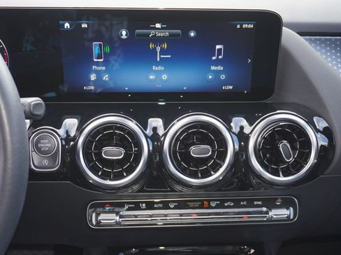 Used 2025 Mercedes-Benz GLA 250 image 19