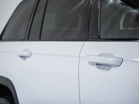 Certified 2023 Jeep Grand Cherokee Altitude AWD/4WD image 18