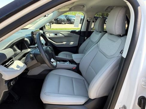 Used 2026 Ford Explorer Active w/ Active Comfort Package AWD/4WD image 10