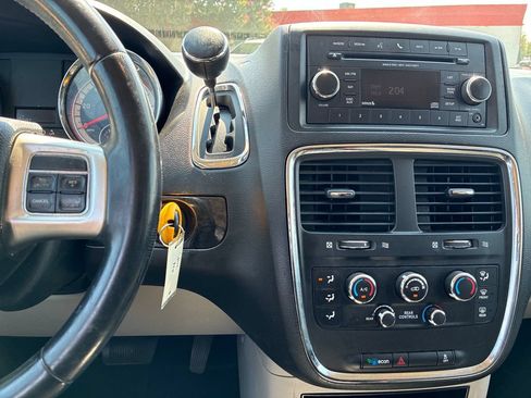 Used 2017 Dodge Grand Caravan SE w/ Power Window Group FWD image 18