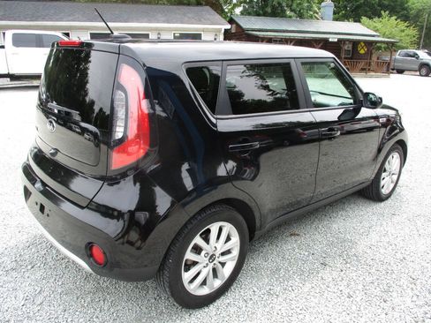 Used 2017 Kia Soul + FWD image 5