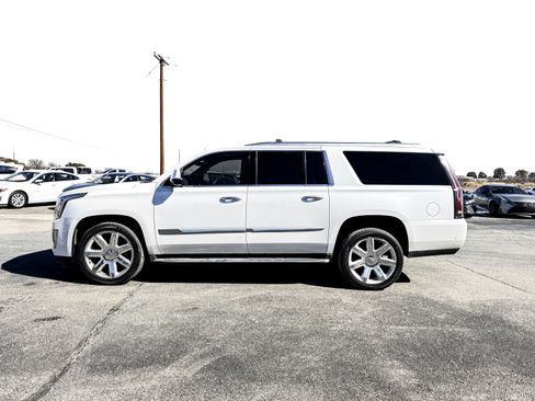 Used 2018 Cadillac Escalade ESV Luxury image 8