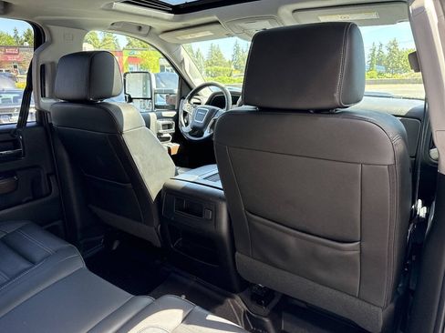 Used 2019 GMC Sierra 2500 Denali w/ Duramax Plus Package AWD/4WD image 24