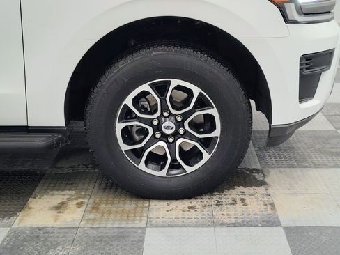 Used 2024 Ford Expedition Max XLT image 16