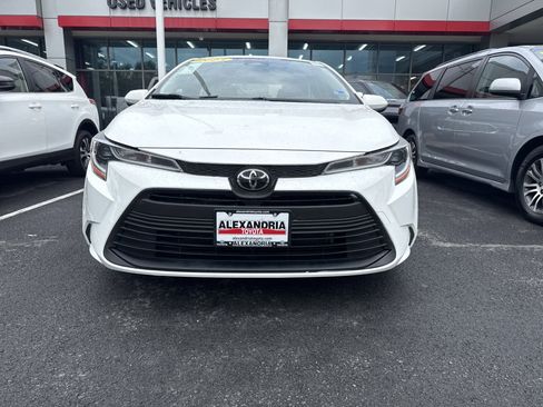 Used 2023 Toyota Corolla LE FWD image 3