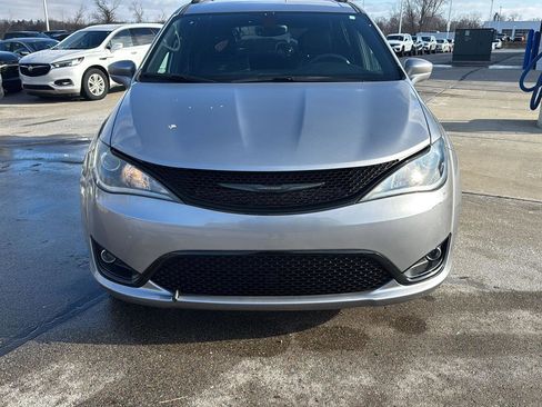 Used 2019 Chrysler Pacifica Touring-L Plus image 9