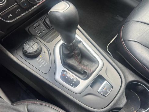 Used 2014 Jeep Cherokee Trailhawk w/ Comfort/Convenience Group AWD/4WD image 29
