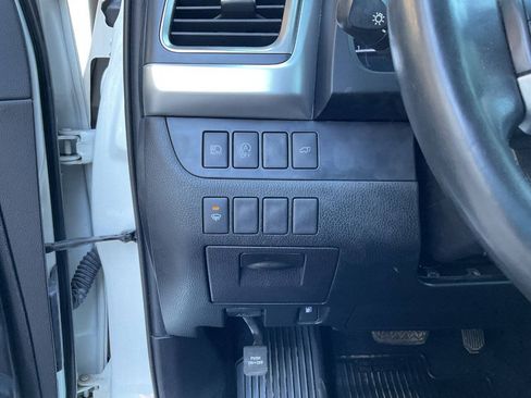Used 2019 Toyota Highlander XLE AWD/4WD image 16
