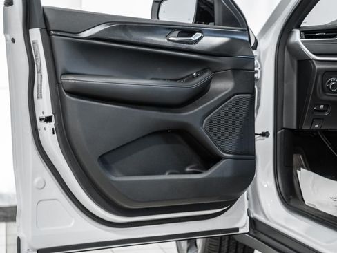 New 2025 Jeep Grand Cherokee Altitude image 36