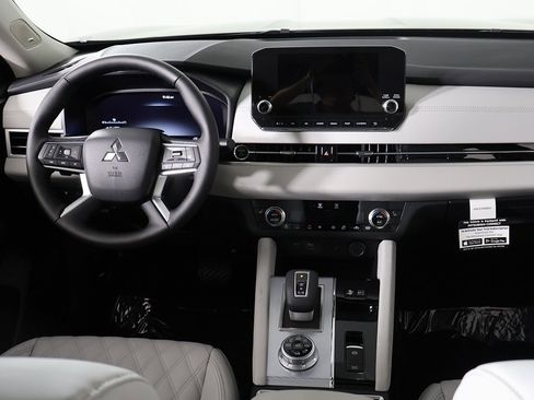 New 2025 Mitsubishi Outlander SEL image 39