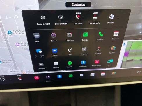 Used 2022 Tesla Model S Plaid image 9