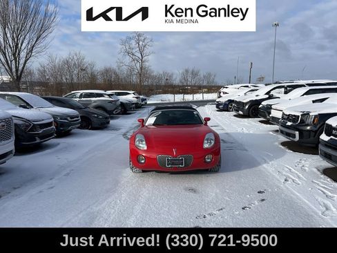 Used 2008 Pontiac Solstice Convertible w/ Preferred Package image 2