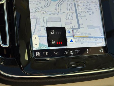 Certified 2023 Volvo XC40 B5 Plus w/ Protection Package Premier image 22