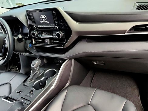 Certified 2021 Toyota Highlander XLE image 20