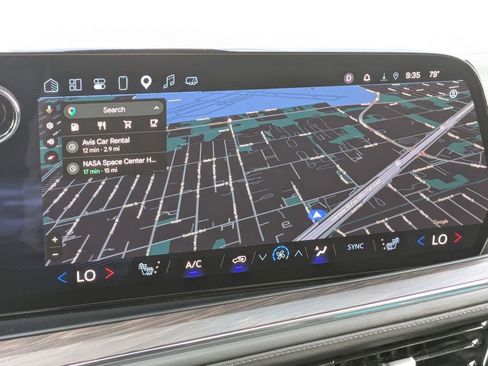 Used 2025 Chevrolet Suburban Z71 image 17