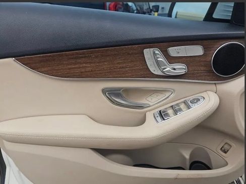 Used 2019 Mercedes-Benz C 300 Sedan image 10