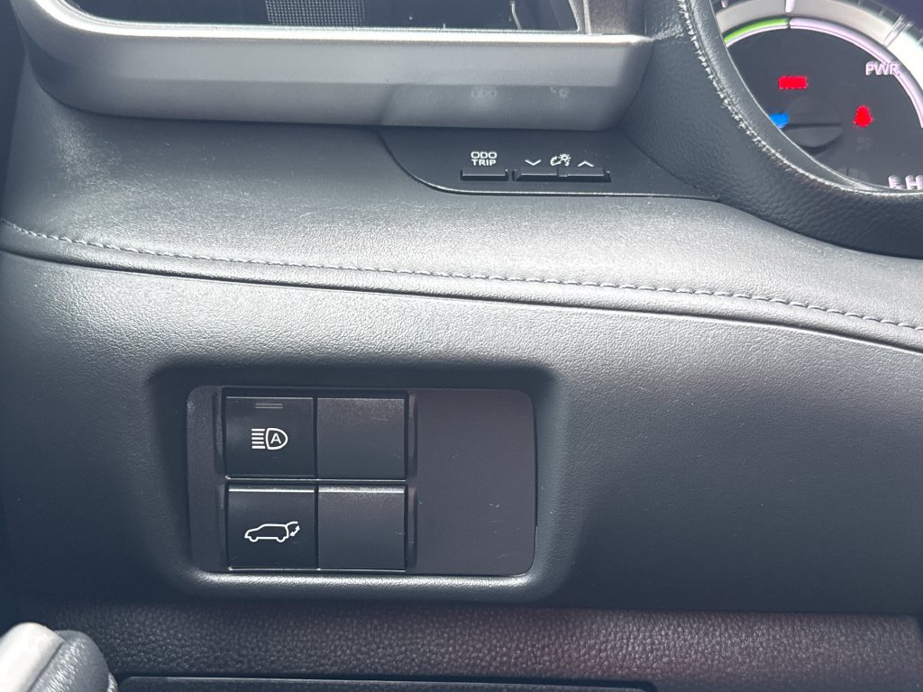 Used 2023 Toyota Highlander LE FWD image 35