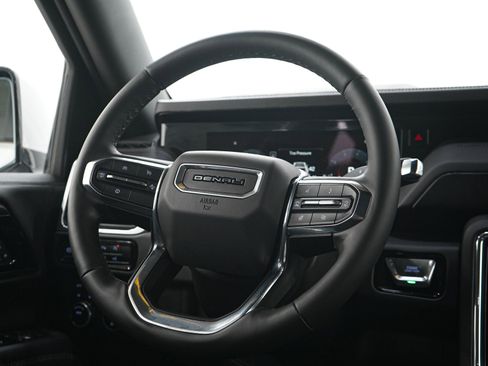 Used 2025 GMC Yukon Denali AWD/4WD image 22