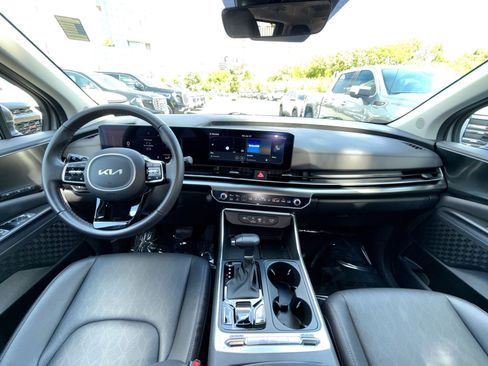 Used 2025 Kia Carnival SX w/ SX Dark Edition Package FWD image 23