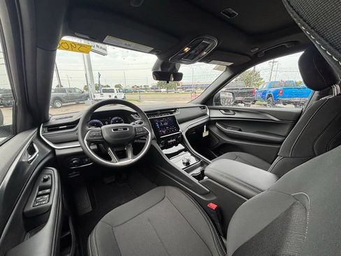 New 2025 Jeep Grand Cherokee Laredo X w/ Luxury Tech Group I AWD/4WD image 7