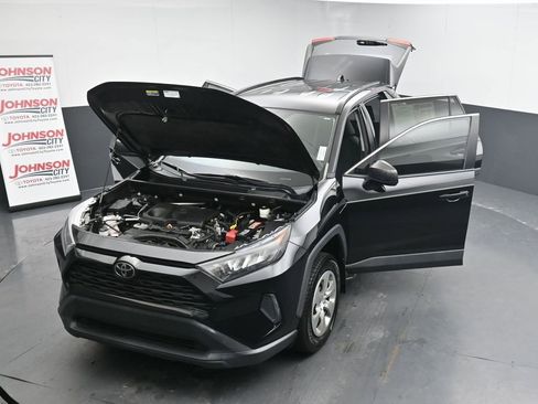 Used 2021 Toyota RAV4 LE image 45