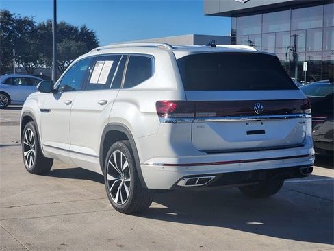 Used 2024 Volkswagen Atlas SEL Premium R-Line image 3