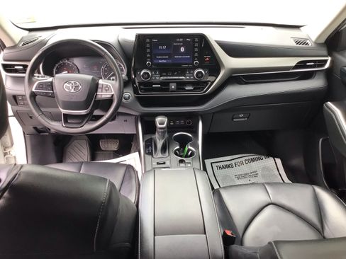 Used 2022 Toyota Highlander XLE AWD/4WD image 18
