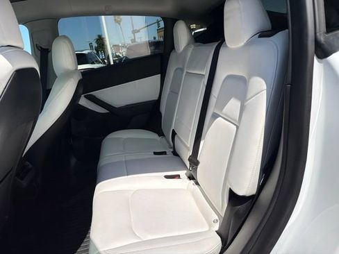Used 2022 Tesla Model Y Long Range AWD/4WD image 17