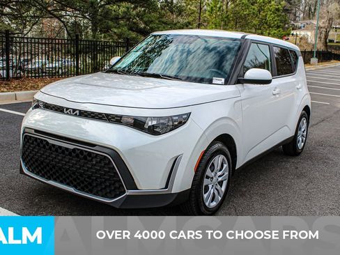Used 2025 Kia Soul LX image 2