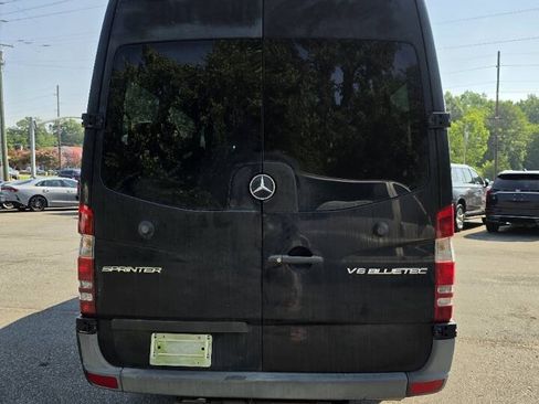 Used 2015 Freightliner Sprinter 2500 RWD image 14