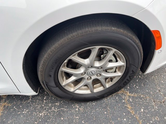 Used 2026 Chrysler Pacifica Select FWD image 4